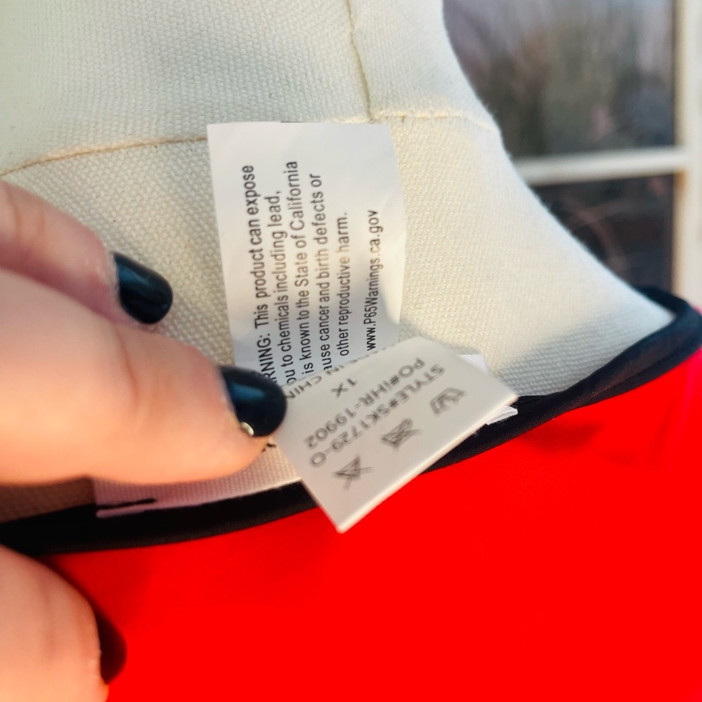 Red Long-Sleeve Accent Crop Top - Unbranded - Picture 4 of 5